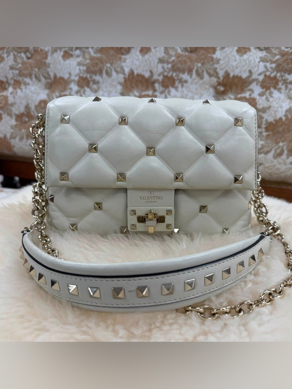 Valentino Garavani White Rockstud Quilted Leather Shoulder Bag